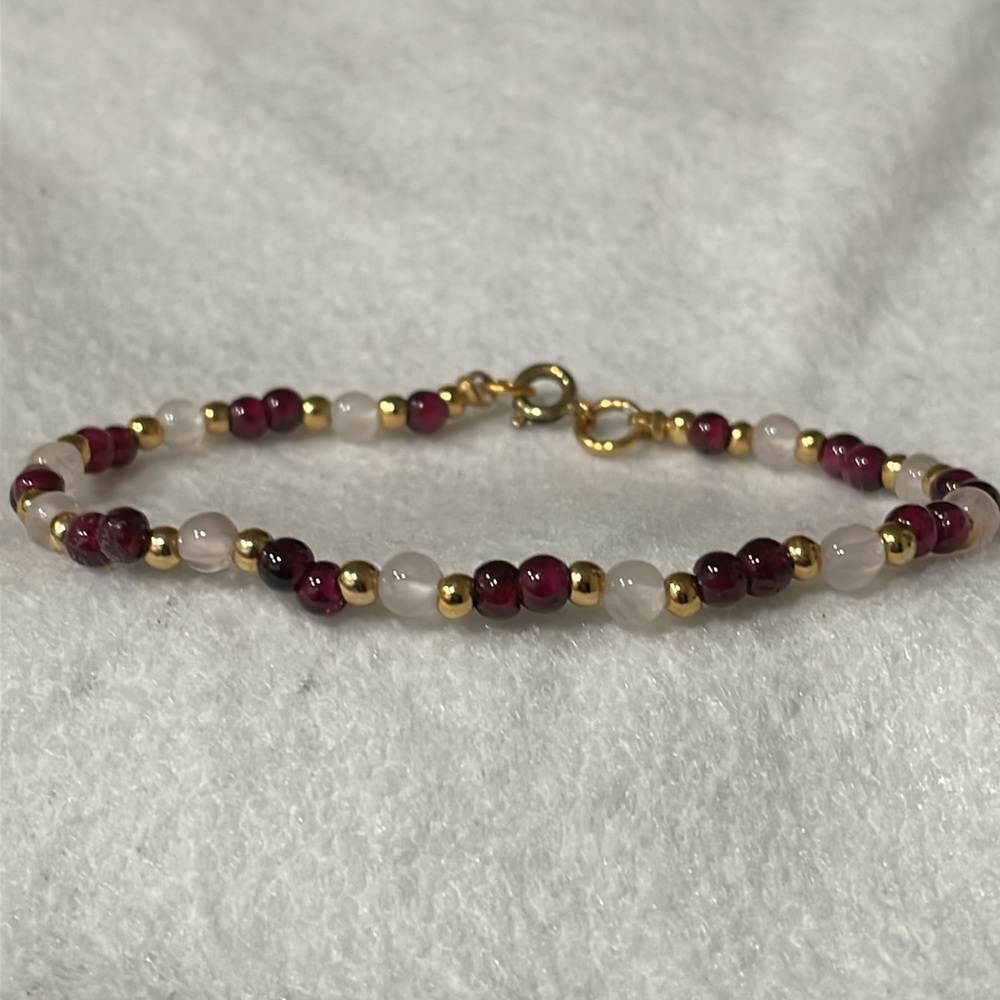 Vintage Gold, Clear and Berry Beaded Bracelet circle & spring closure Size 7.5